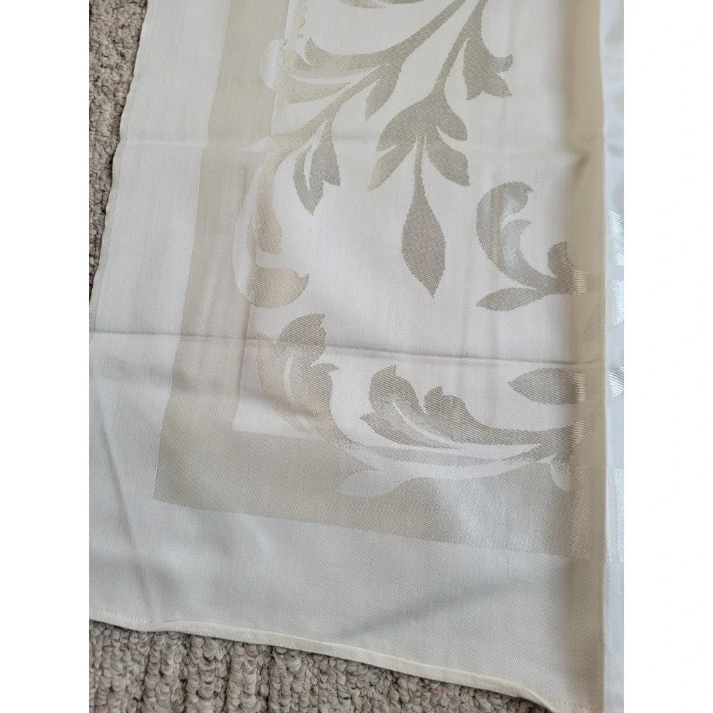 VTG White Damask Metallic Home Dining Tablecloth & Napkins 49.5